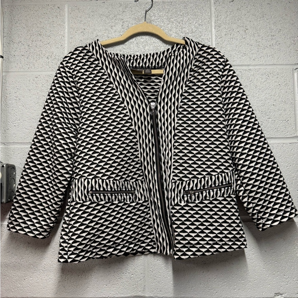 Chico’s Women’s Traveler's by Chico's size 1 black white geometric blazer jacket
